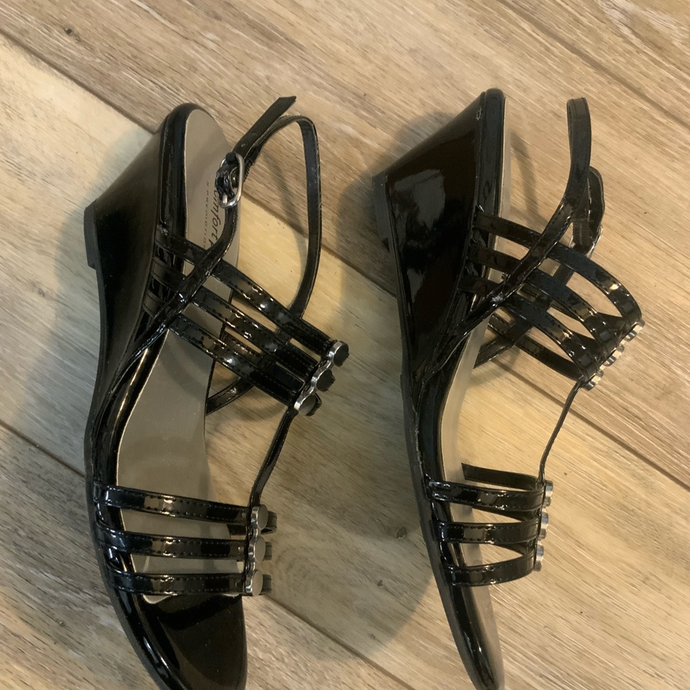 Comfort plus by Predictions Black Strappy Open toe Wedge. Size 8.5 - Picture 3 of 4